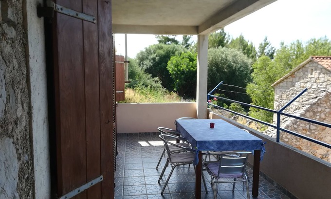 Ivan Dolac Apartamento | Apartamento para dos personas con terraza y vista al mar Ivan Dolac, Hvar (A-8797-b)