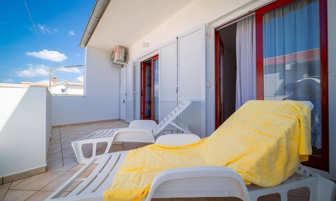Rab Apartamento | Apartamento para dos personas con terraza y vista al mar Rab (A-24367-a)