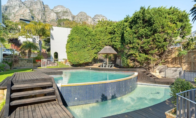 Camps Bay Apartamento | Two Bedroom Apartment | Pool | Netflix | Sea Views