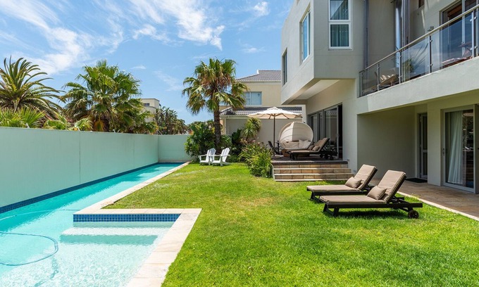 Sunset Beach Casa | Two bedroom apartment with Table Mountain and sea view