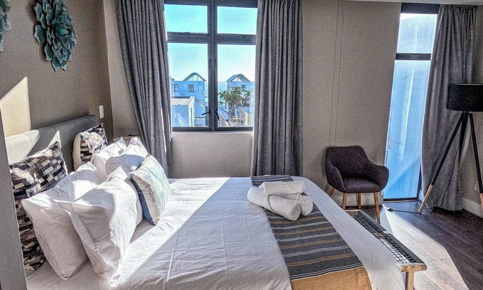 Big Bay Apartamento | Two Bedroom Beachfront Penthouse with Parking