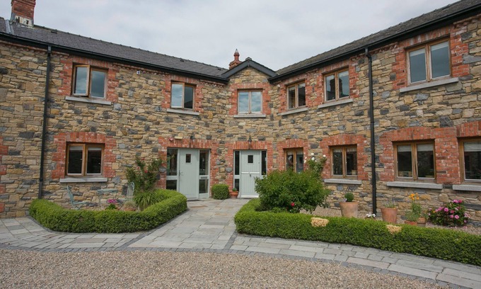 Lismullin Cabaña | Casa de campo de dos habitaciones en un patio ajardinado en el corazón de la antigua región este de Irlanda.