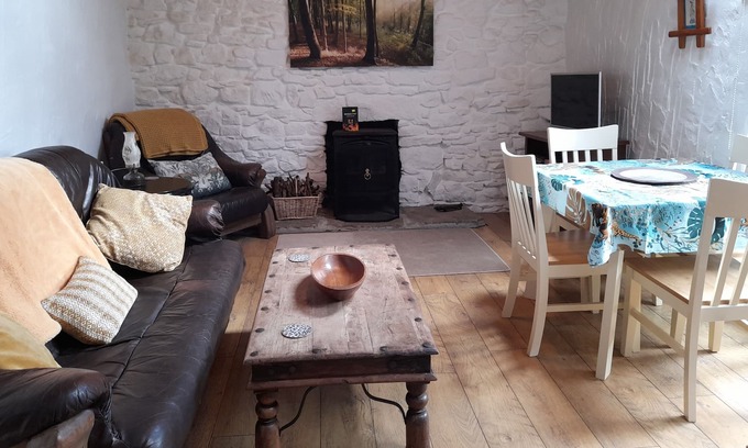 Jamestown Casa | Two bedroom cozy cottage in the Sliabh An Larainn mountains with stunning views