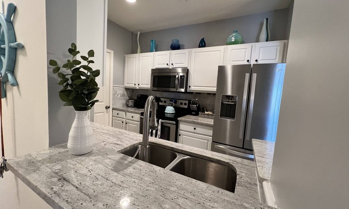 Rehoboth Beach Condominio | Two bedroom, dog friendly condo with pool, between Lewes and Rehoboth Beach