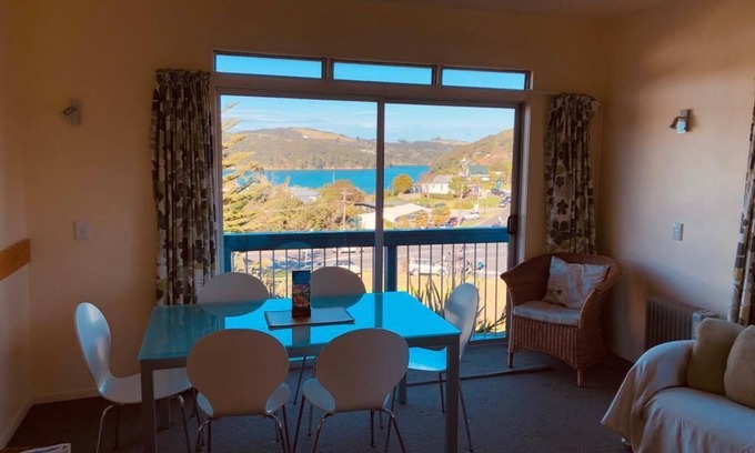 Ostend Apartamento | Amplio, familiar, independiente, unidad de 2 dormitorios con vista al mar, 5 camas