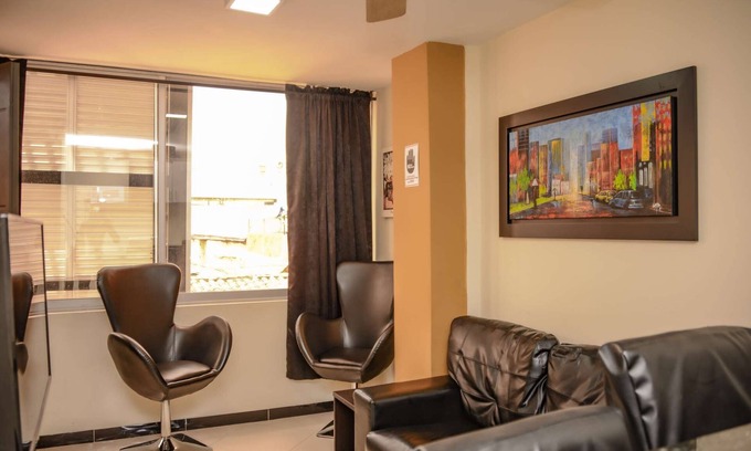 El Poblado Apartamento | Two Bedroom Hot Tub AC security 5 blocks 2 Lleras