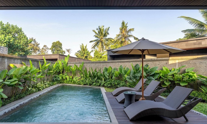 Melayang Villa | Two-Bedroom Luxury Pool Villa Agat Garden View