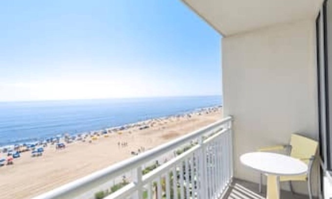 Northeast Virginia Beach Complejo | Two Bedroom, Ocean Front, Luxury Condo, Virginia Beach, VA 3990006