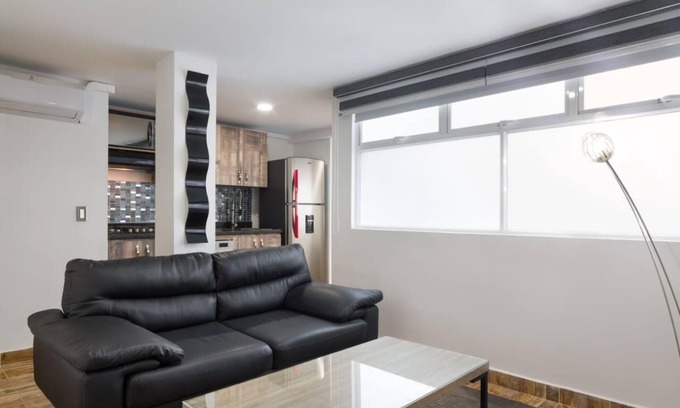 El Poblado Apartamento | Dos habitaciones, dos bañeras de hidromasaje, AC Poblado Exito, área