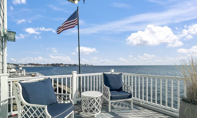 Milford Condominio | Two Connected Oceanfront Homes One Unforgettable Stay