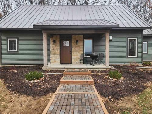 Lyndon Station Casa | Two Crows Cabin