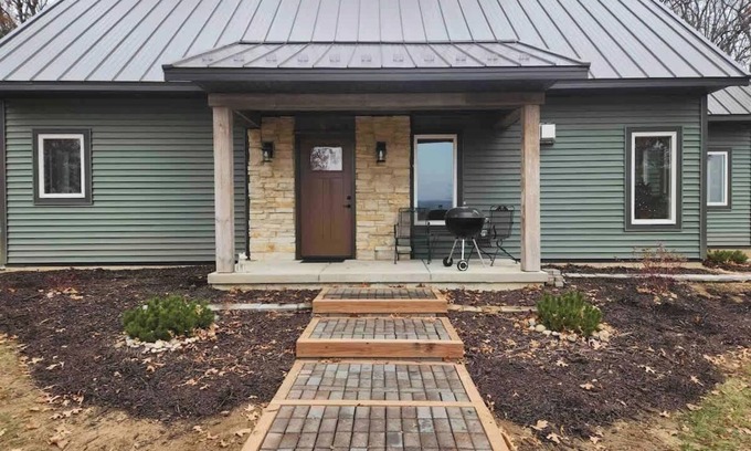 Lyndon Station Cabina | Two Crows Cabin Summa