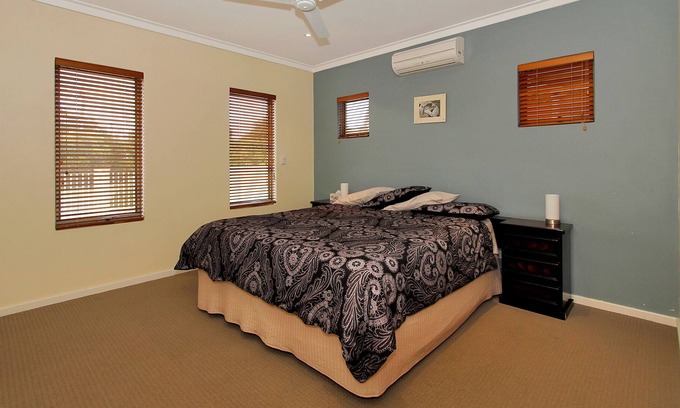 Hillarys Casa | TWO FAMILIES OR A GROUP - LARGE HOME