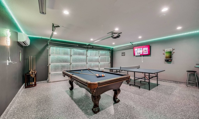 Lewisville Casa | Two Game Rooms with Hot Tub
