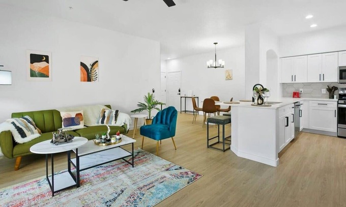 Glendale Sports and Entertainment District Apartamento | TWO Glendale CozySuites with Pool & Jacuzzi 02&09