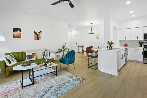 Glendale Sports and Entertainment District Apartamento | TWO Glendale CozySuites with Pool & Jacuzzi 02&09