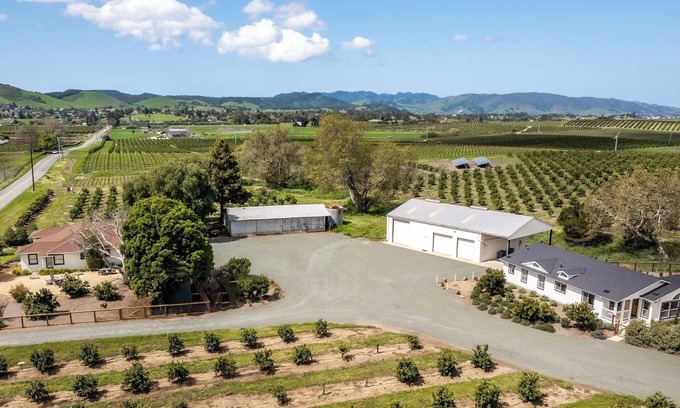 San Luis Obispo Casa | Two homes on 41 acres! Sleeps up to 18