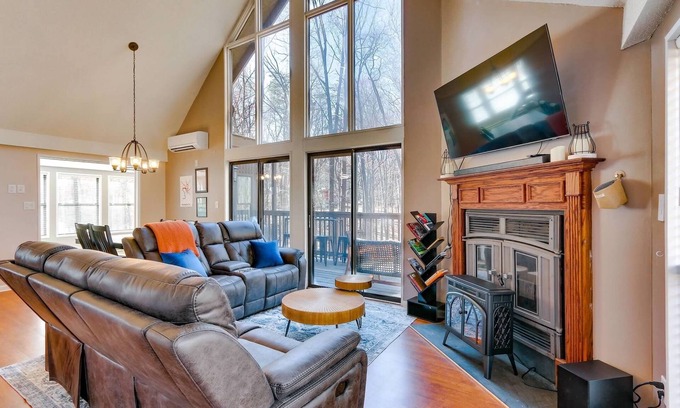 The Woods Cabina | Two King Beds, Cozy Chalet Style Cabin in The Woods Resort, Lvl 1 EV