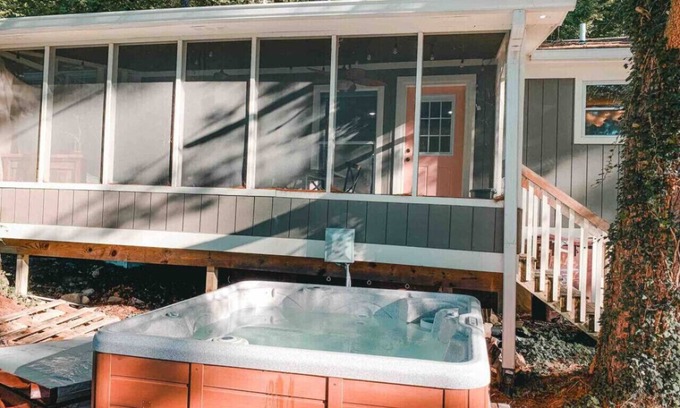 Martinsville Cabina | Two lakefront cabins next door