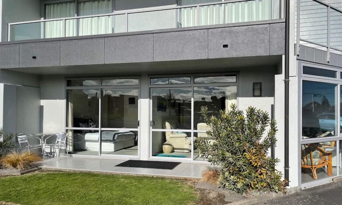 Two Mile Bay Apartamento | Two Mile Bay Apartment by the lake