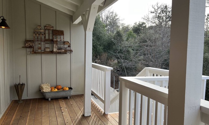 Julian Casa | Two minute drive to downtown Julian
