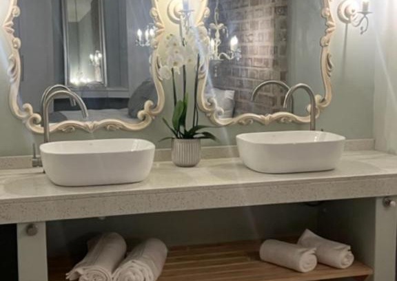 Rondebosch Casa | Two on Milner - ARUM COTTAGE - Stylish open-plan Guesthouse in Rondebosch