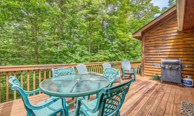 Sapphire Cabina | Two-part villa near the slopes with hot tub, pools, golf on-site, & fast WiFi