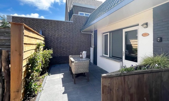 Camperduin Casa | Two-person holiday home with a beautiful location near the beach and dunes