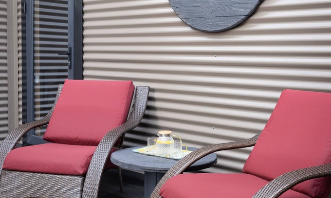 Burnie Apartamento | Two purpose built B and B units with queen size beds.