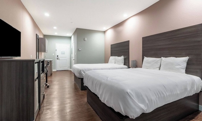 Houston Hotel | Two Queen Bed, Scottish Inns, Guest Laundry, Near The Galleria, Free Parking