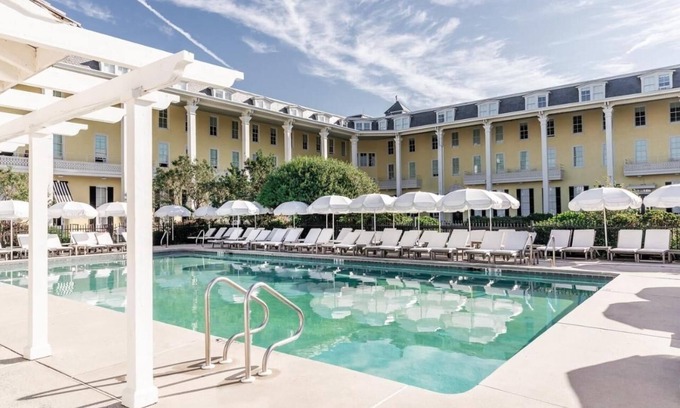 Cape May Hotel | Relax in Newly Renovated Room with Access to Pool, Spa, Bikes and Surreys