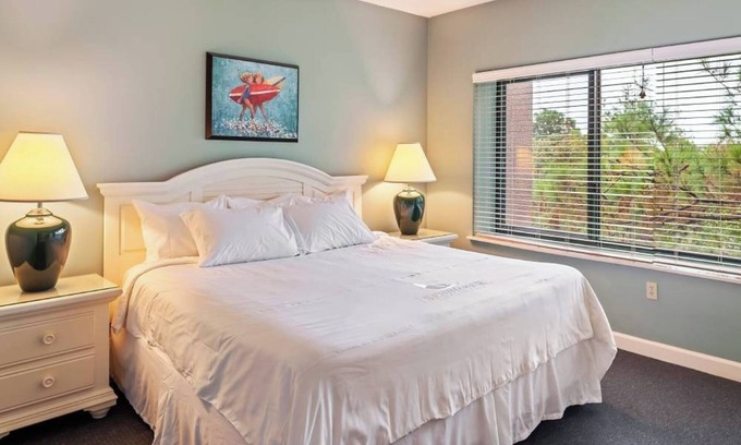 Hilton Head Complejo | Two Rooms: 2BR Vacation Retreat w/ Resort-Style Amenities, Dining and Activities