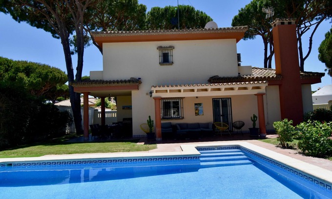 Los Gallos-Cerromolino Villa | Villa de dos plantas perfecta para familias cerca de todo