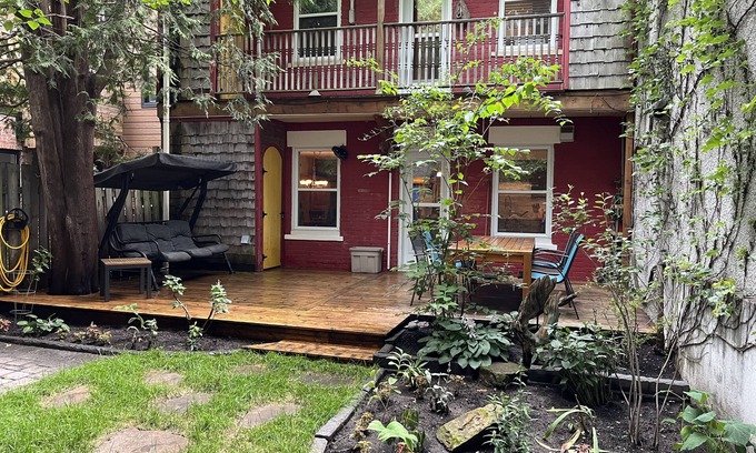 Little Italy Casa | Two-storey Townhouse in centre of Montreal (little Italy)