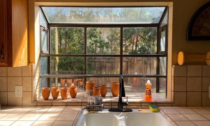 Visalia Casa | Two Story Bright Hacienda ~ Comfy Beds ~ Sunny Pool
