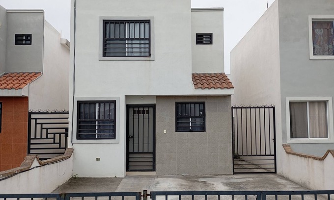Apodaca Casa | Casa dos pisos