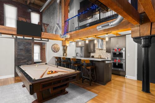 Wholesale District Apartamento | Two Story Penthouse - Walk to the Convention Ctr