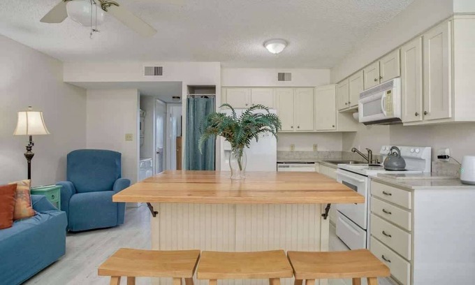 Orange Beach East Condominio | Two Suns at The Beach - White Sand and Shopping