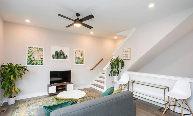 Nashville Casa | Two Townhome Combo w Parking 12 min to DT