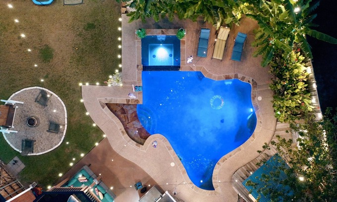 The Colony Casa | TXShapedPrivatePool&Spa.TikiBar.PuttingGreen.Gameroom.Patios.Playground.Firepit