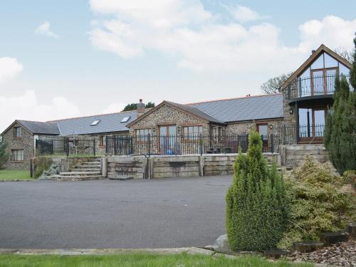 Saint Clears Casa | Ty Cerrig Farmhouse