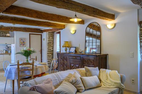 Vannes Casa | Ty Chaumière - Charmante Petite Chaumière en pierre avec jardin