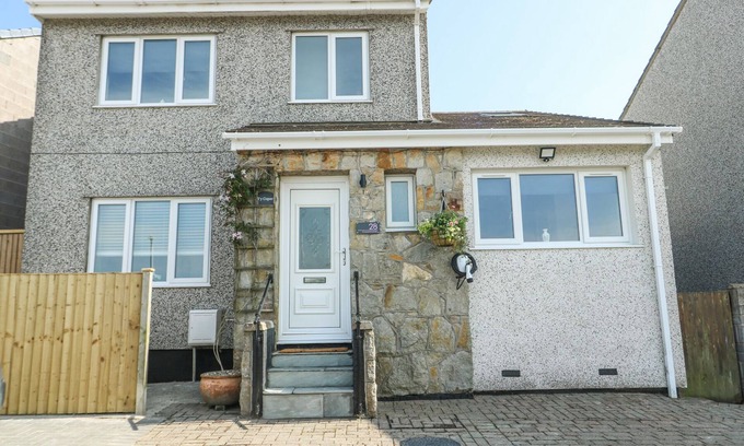 Amlwch Cabaña | TY COPR, family friendly, character holiday cottage in Amlwch