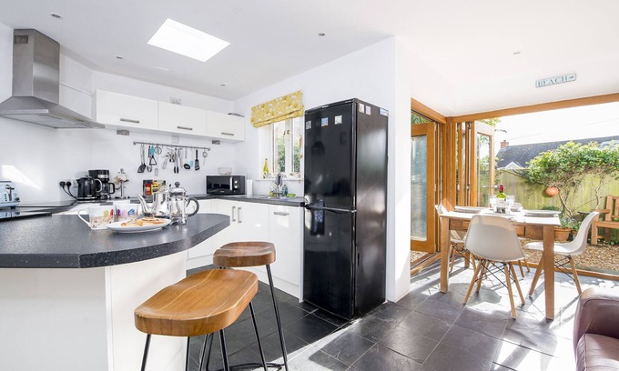 Trefin Cabaña | Ty Draw, Holiday Cottage Trefin, Sleeps 3, 2 bedrooms, bathrooms