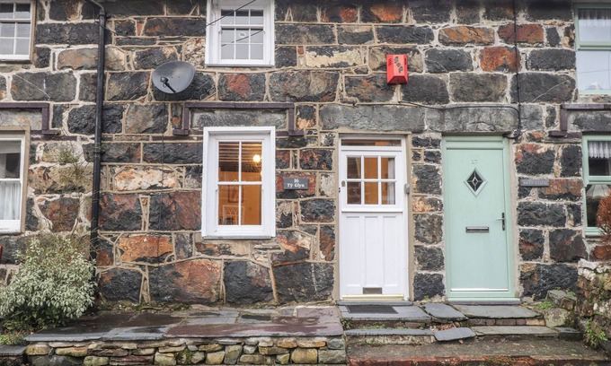 Beddgelert Casa | TY GLYN, pet friendly, character holiday cottage in Beddgelert