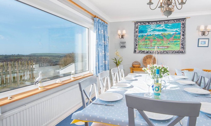 Tenby Cabaña | Ty Gwyn, Holiday Cottage Manorbier, Sleeps 8, 4 bedrooms, bathrooms