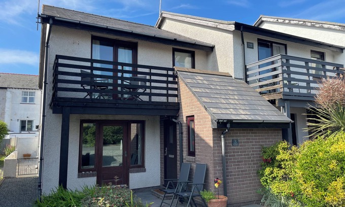 Trearddur Bay Cabaña | TY HAF, pet friendly, country holiday cottage in Trearddur Bay