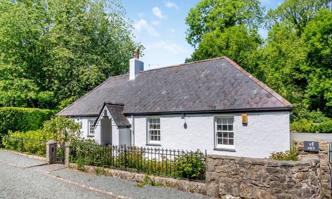 Llanddaniel Fab Casa | Ty Het