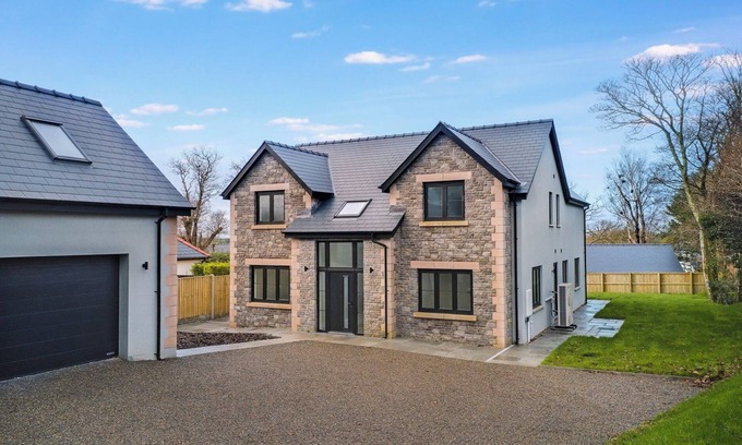 Houghton Cabaña | TY LANDSKER, pet friendly, luxury holiday cottage in Neyland