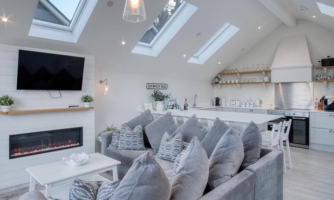 Crynant Cabaña | Ty Megan - 3 Bedroom Cottage - Bayview Oxwich